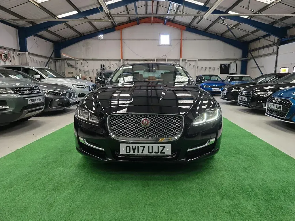 Used Jaguar XJ Portfolio 300 HP (220 kW) 2017 Black Sedan
