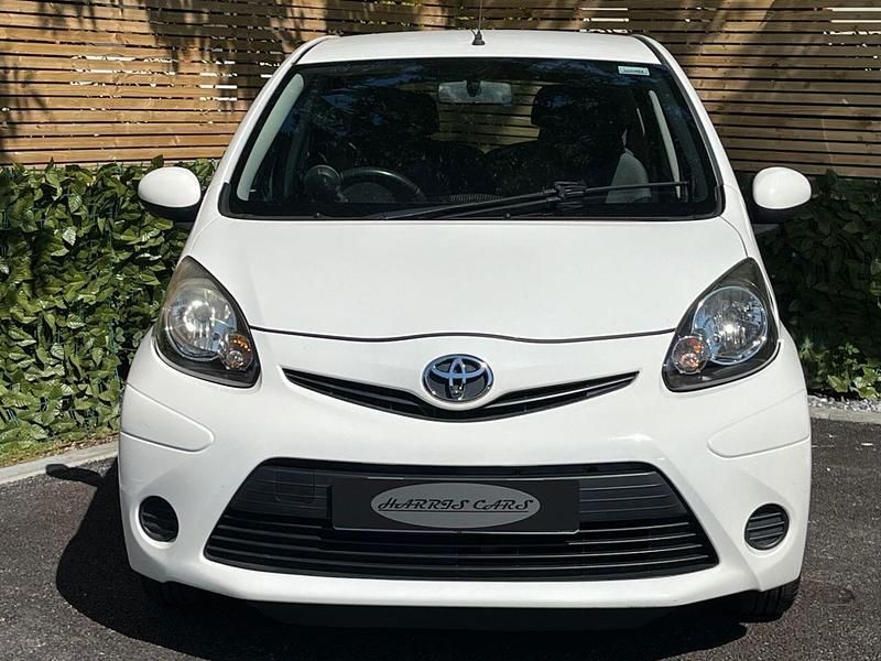 Used Toyota Aygo 2014 White Hatchback