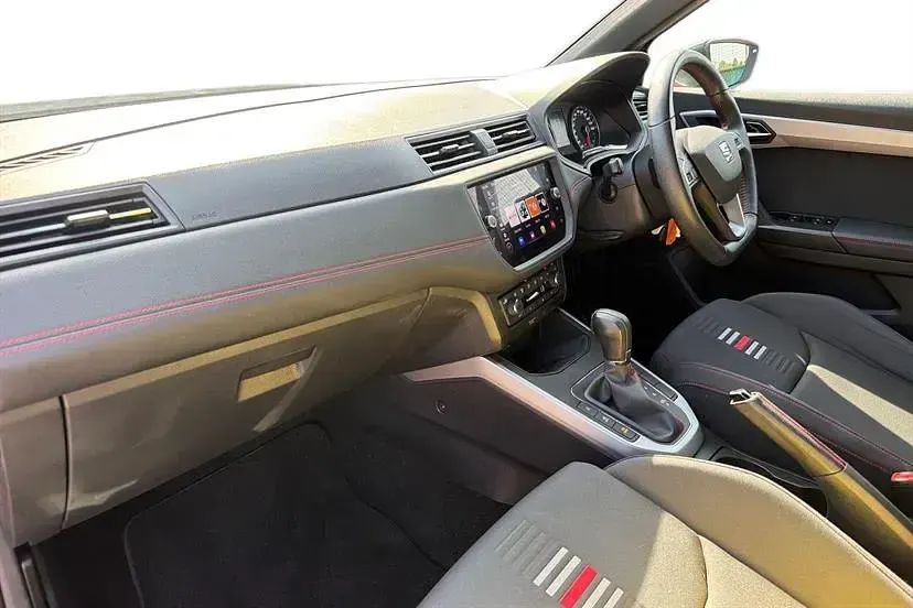 Used Seat Arona FR 115 HP (84 kW) 2020 Desire red with grey roof SUV