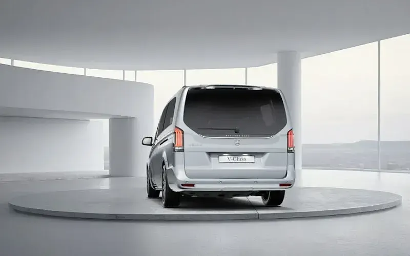New Mercedes V300 Premium 237 HP (174 kW) 2026 MPV