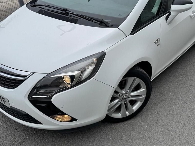Used Vauxhall Zafira SRi 2015 White MPV