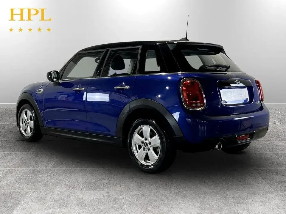 Używany Mini Cooper Classic 136 KM (100 kW) 2020 Niebieski Hatchback