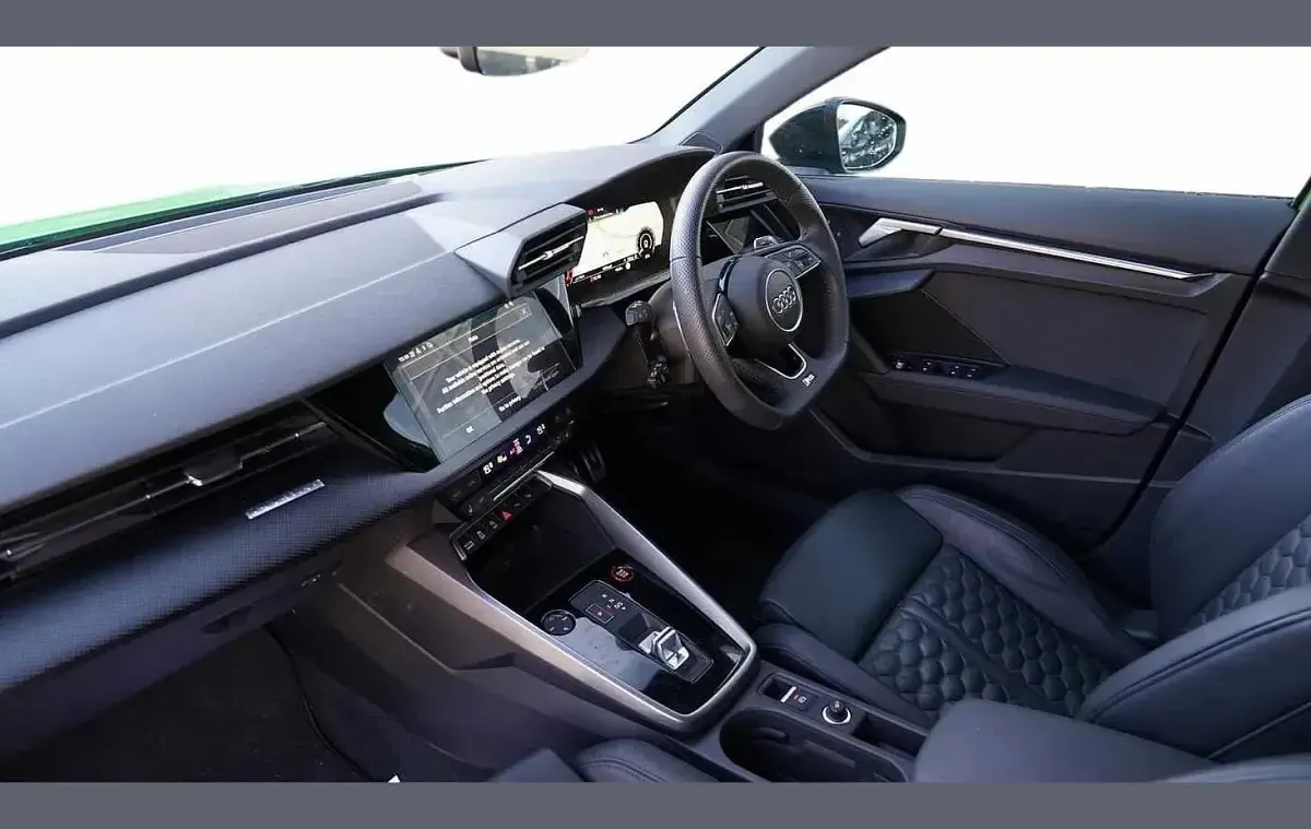 Usado Audi RS3 Sport 400 CV (294 kW) 2024 Verde Berlina