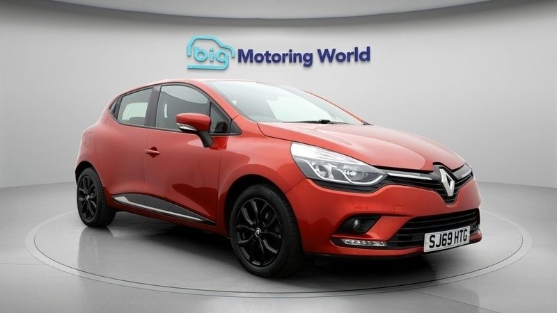 Used 2019 Renault Clio IV Play | £9,000 (Fair price) - Image 1/4