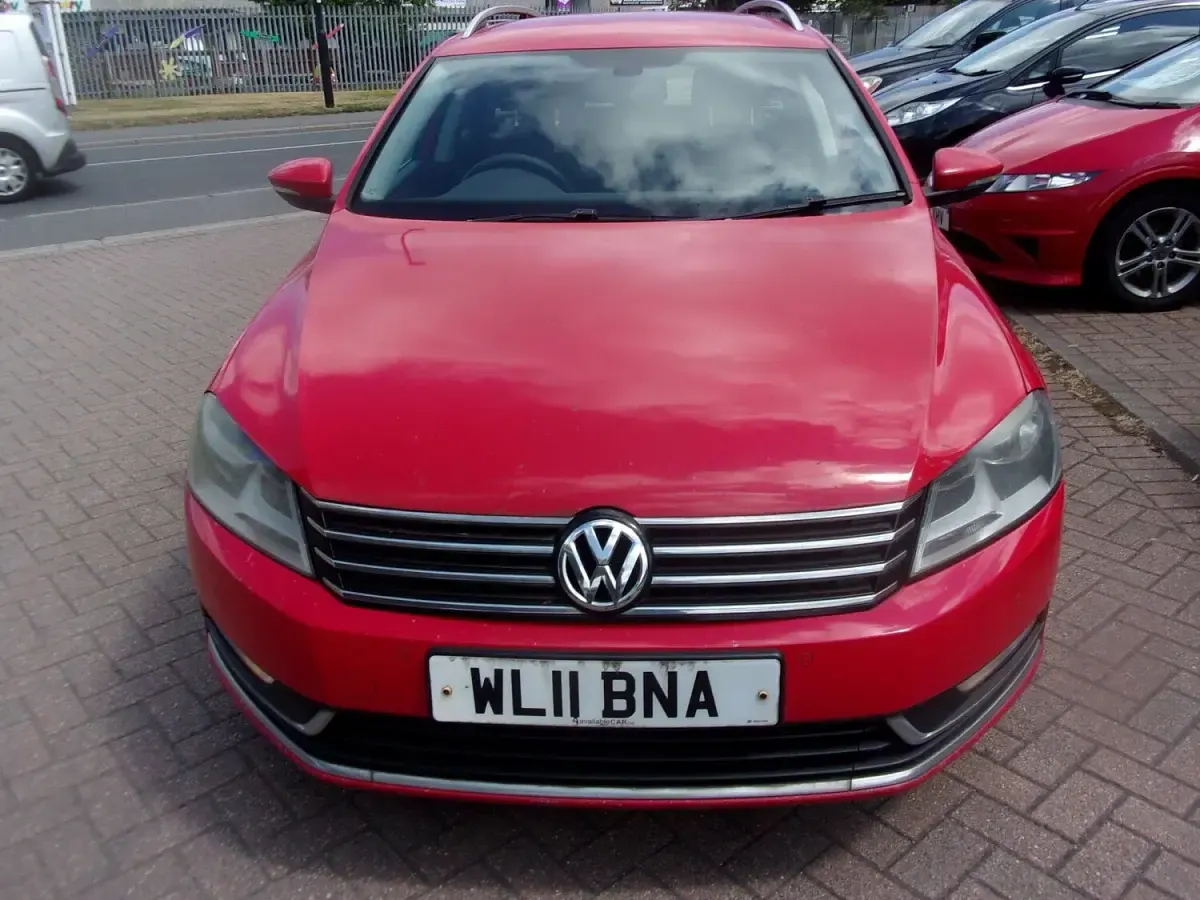 Used VW Passat SE 140 HP (102 kW) 2011 Red Estate