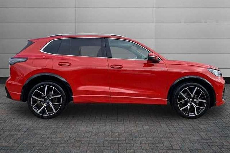 Used VW Tiguan R-line 150 HP (110 kW) 2024 Persimmon red SUV