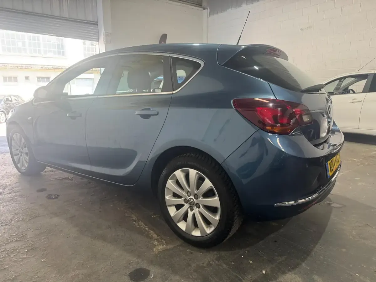 Used Vauxhall Astra Elite 2014 Blue Hatchback