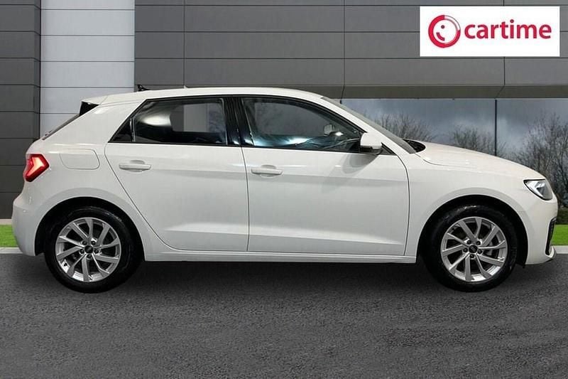 Used Audi A1 Sportback Sport 95 HP (69 kW) 2022 White Hatchback