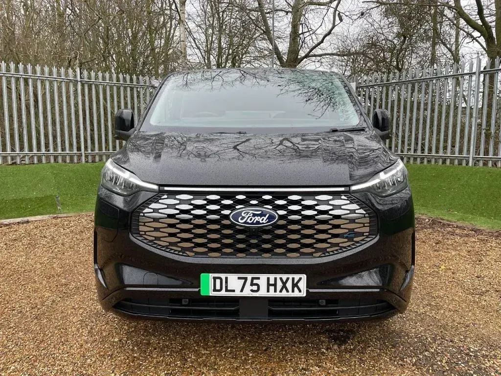 New Ford Tourneo Titanium X 160 kW (218 HP) 2025 Black MPV