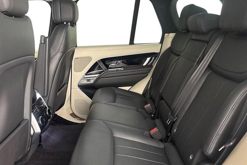 Used Land Rover Range Rover HSE 300 HP (220 kW) 2023 Hakuba silver SUV