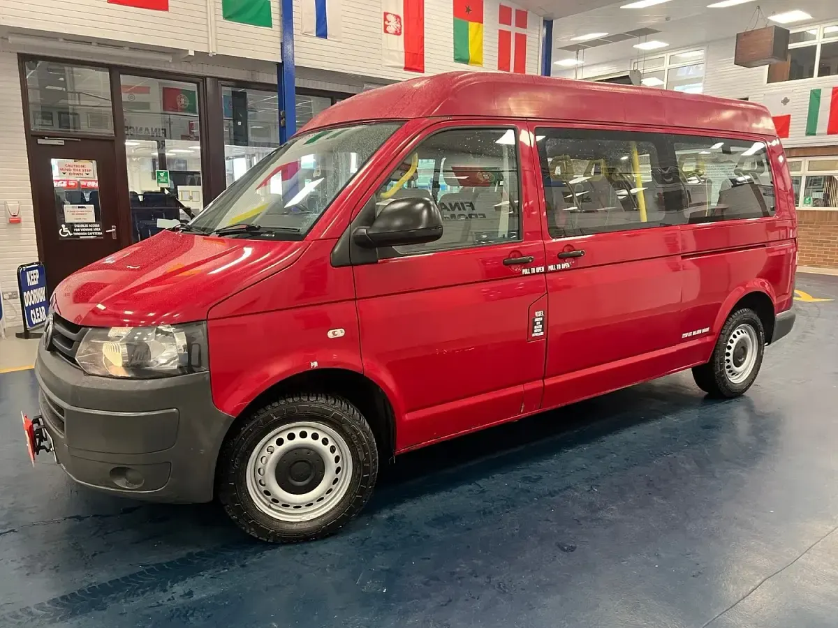 Used VW T5 140 HP (102 kW) 2012 Red Van