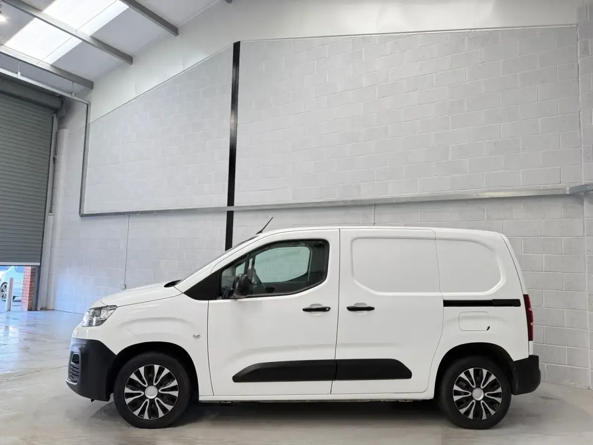 Używany Citroën Berlingo 100 KM (73 kW) 2020 Biały Minivan