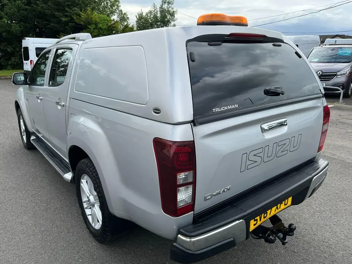 Used Isuzu D-Max 164 HP (120 kW) 2017 Silver Pickup