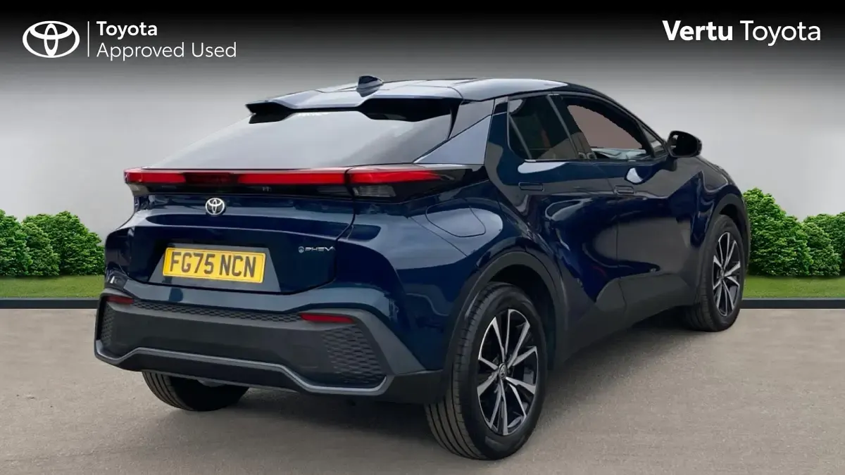 Used Toyota C-HR Design 223 HP (164 kW) 2025 Midnight teal (metallic paint) SUV
