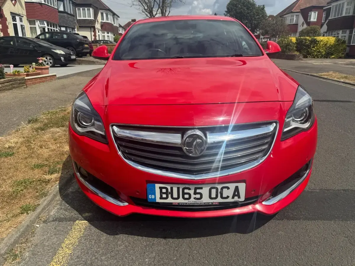 Used Vauxhall Insignia SRi 136 HP (100 kW) 2015 Red Hatchback