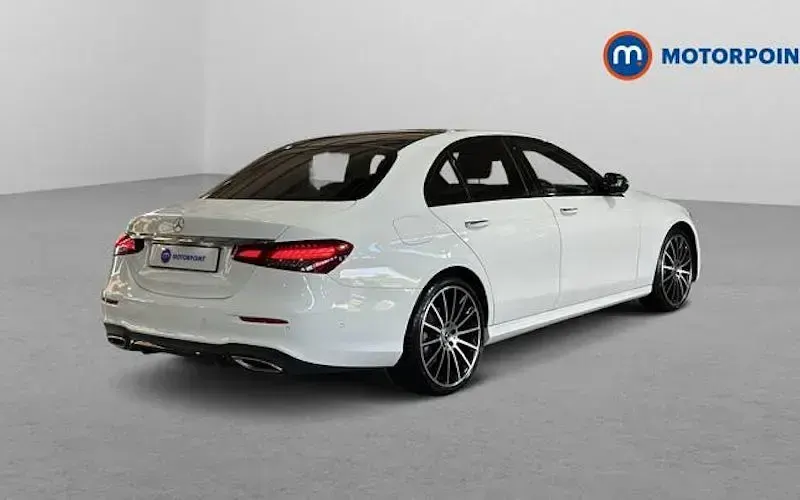 Used Mercedes E200 AMG line 197 HP (144 kW) 2023 White Sedan