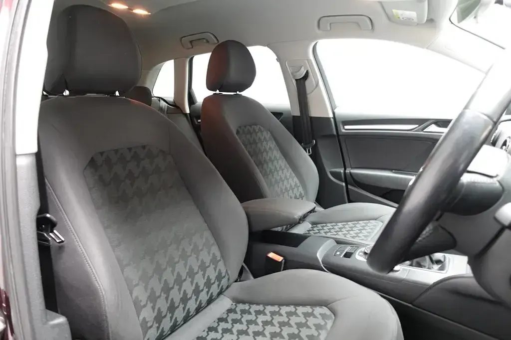 Używany Audi A3 Sportback Advanced 150 KM (110 kW) 2015 Czerwony Hatchback