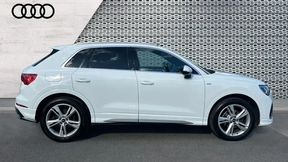 Used Audi Q3 S-Line 150 HP (110 kW) 2022 White SUV