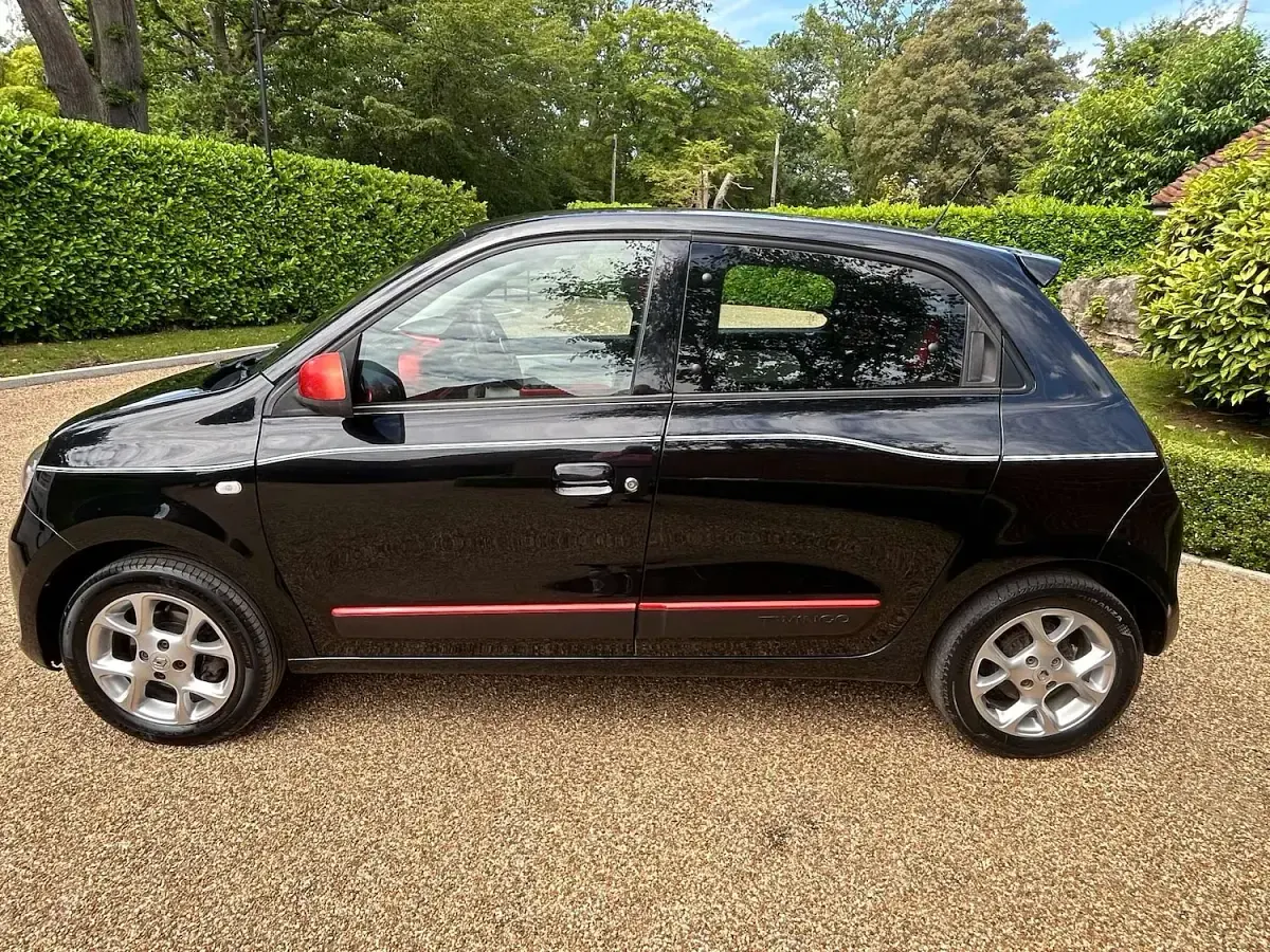 Used Renault Twingo Dynamique 90 HP (66 kW) 2015 Black Hatchback