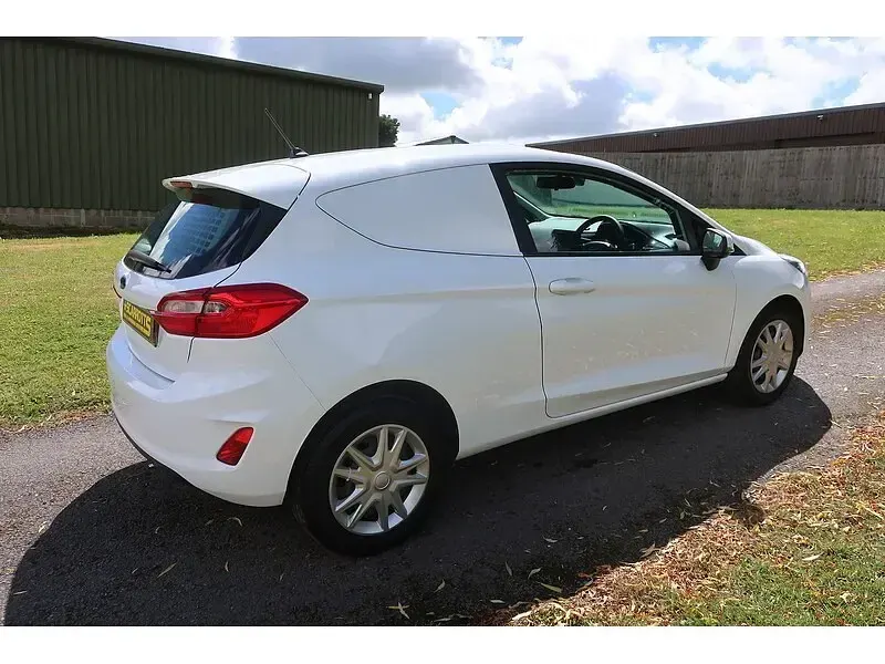 Used Ford Fiesta S 85 HP (62 kW) 2019 White Hatchback