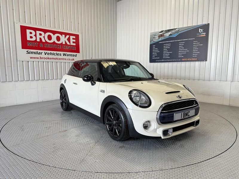 White Used 2015 Mini Cooper S Hatch Hatchback | £10,390 (Good price) - Image 1/2