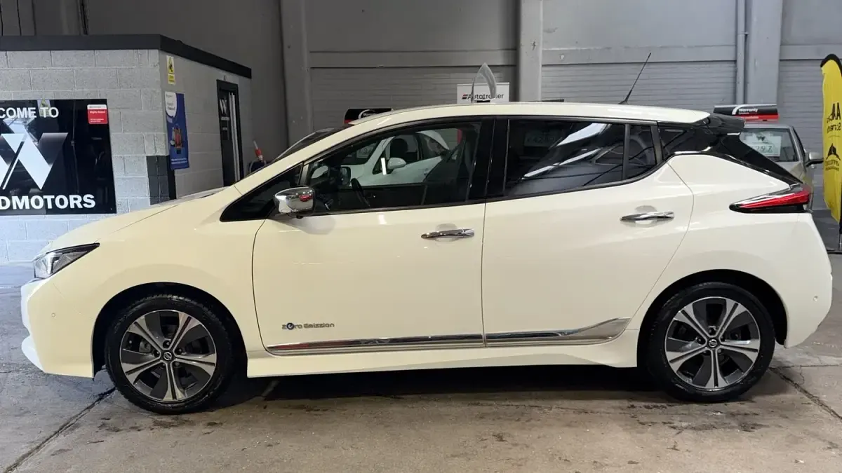 Used Nissan Leaf Tekna 110 kW (150 HP) 2018 White Hatchback