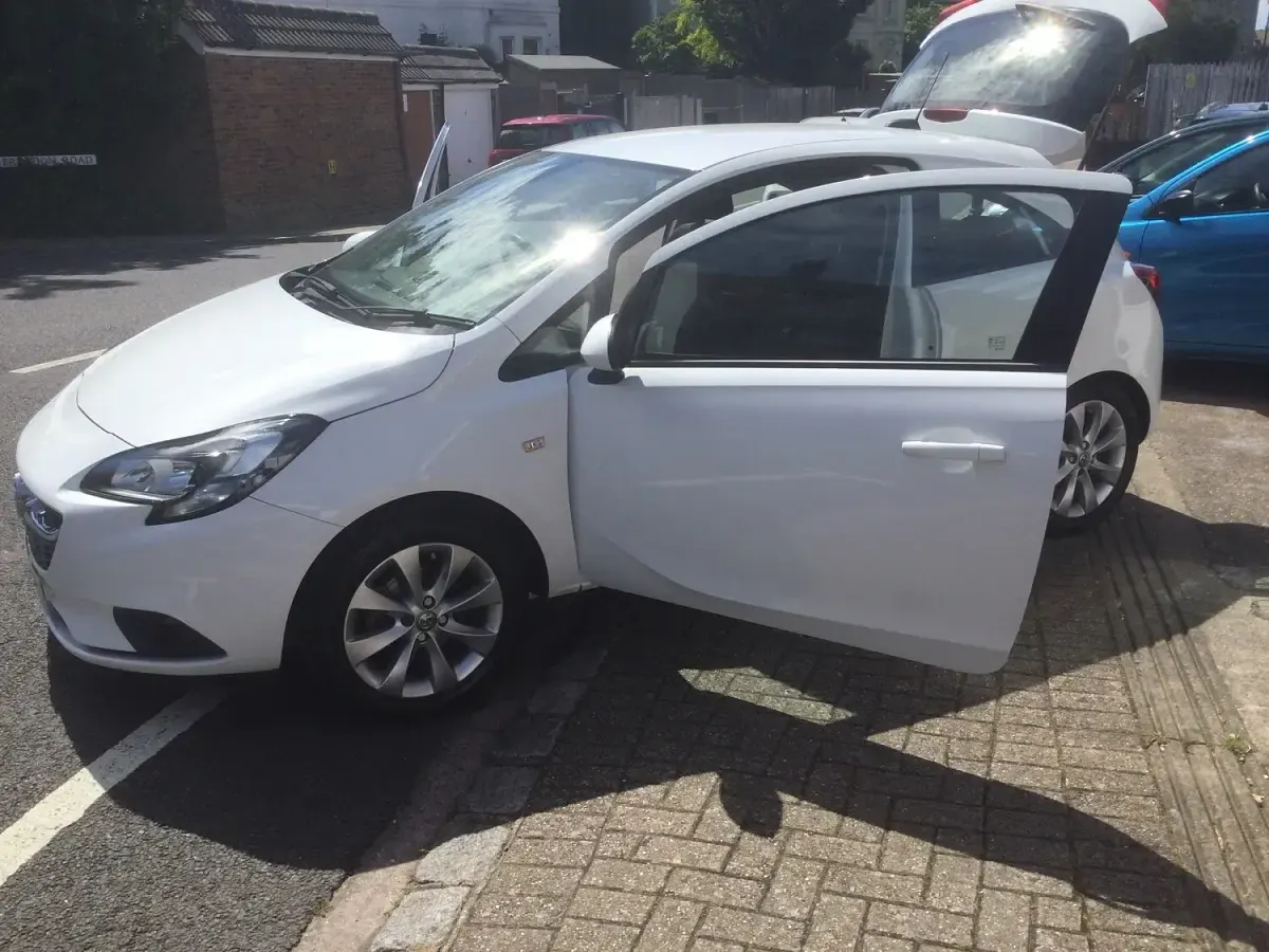 Used Vauxhall Corsa 75 HP (55 kW) 2017 White Hatchback