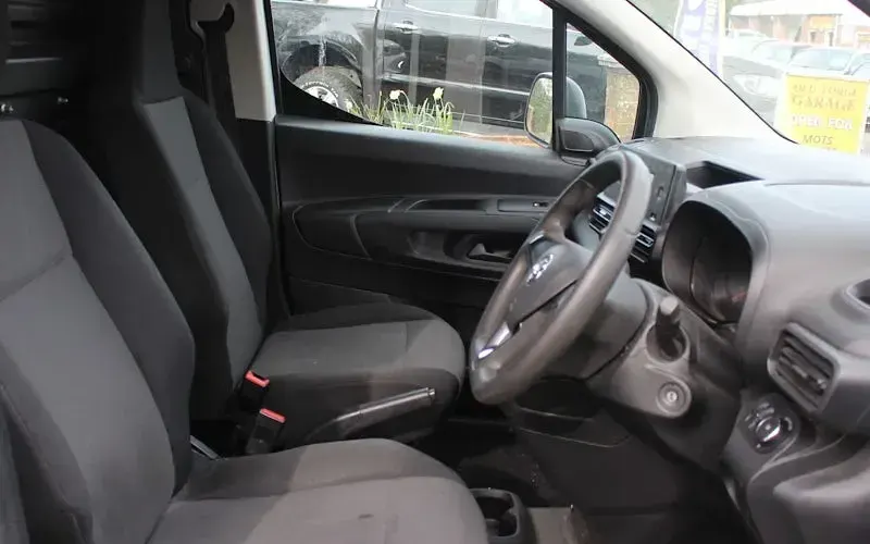 Used Vauxhall Combo Edition 101 HP (74 kW) 2021 White MPV