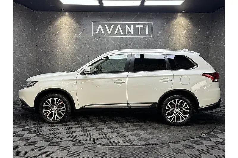 Used Mitsubishi Outlander 150 HP (110 kW) 2018 White SUV
