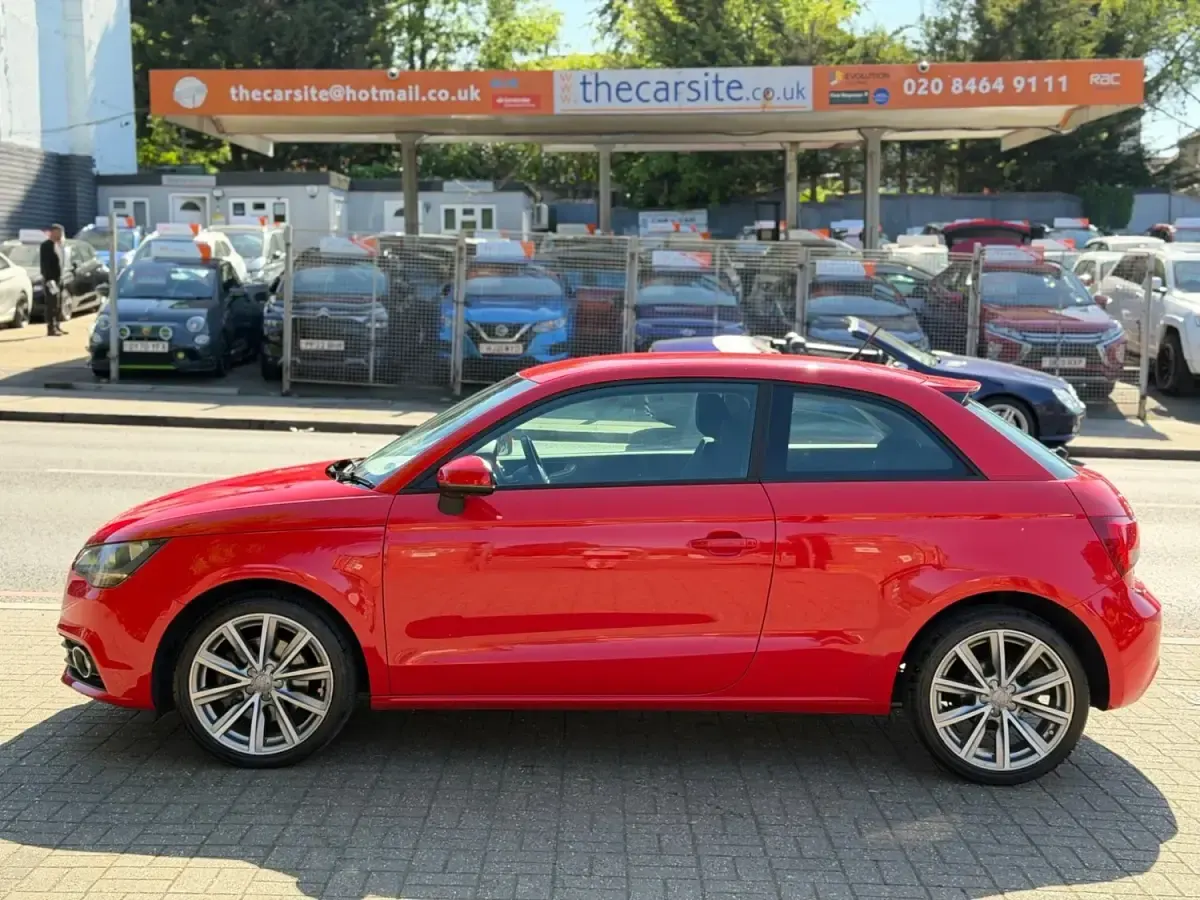 Begagnad Audi A1 Sport 2011 Röd Halvkombi