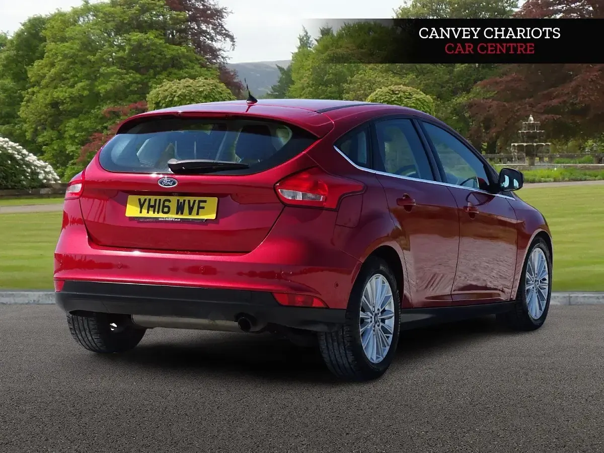Begagnad Ford Focus Titanium X 182 HK (133 kW) 2016 Röd Halvkombi