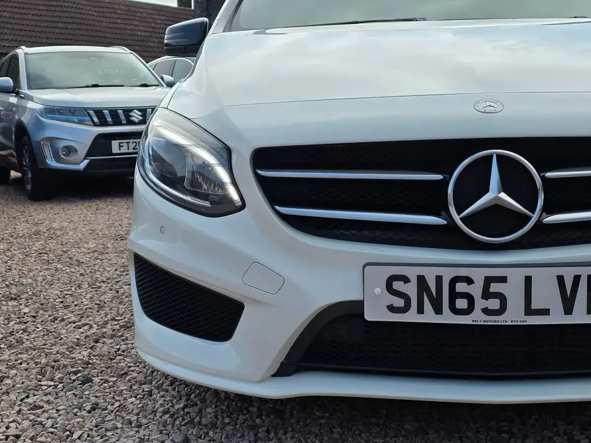 Used Mercedes B180 AMG Line Premium 109 HP (80 kW) 2015 White Hatchback