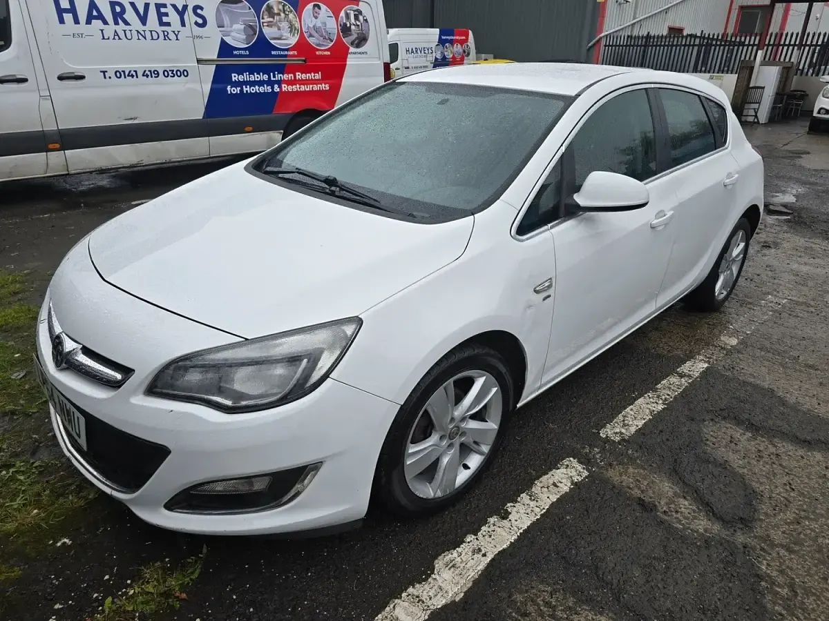 Used Vauxhall Astra SRi 2015 White Hatchback