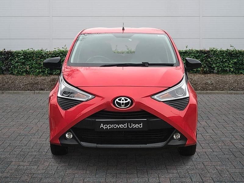 Used Toyota Aygo Trend 72 HP (52 kW) 2019 Red Hatchback