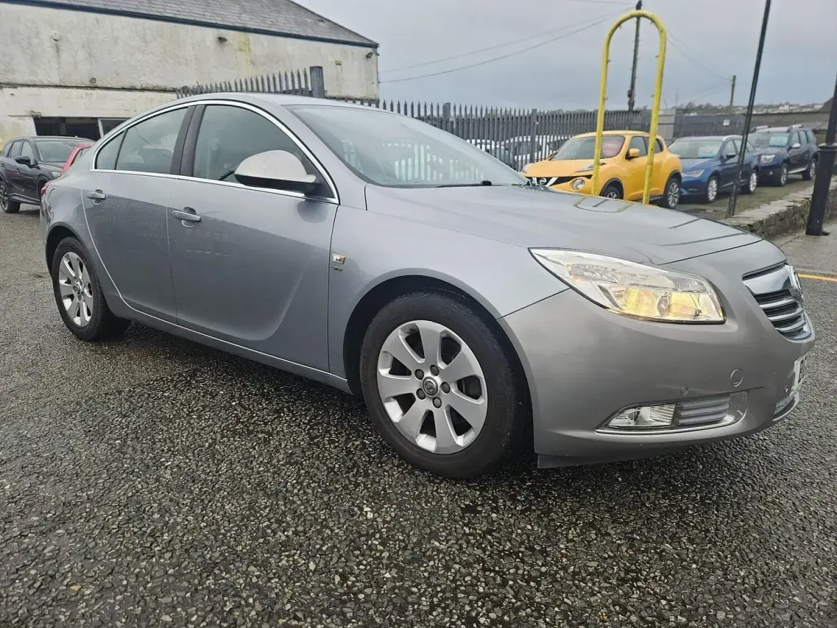 Used Vauxhall Insignia SRi 160 HP (117 kW) 2011 Silver Hatchback