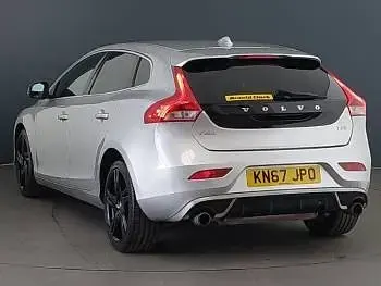 Käytetty Volvo V40 R-Design Pro 122 HP (89 kW) 2017 Hopea Viistoperä
