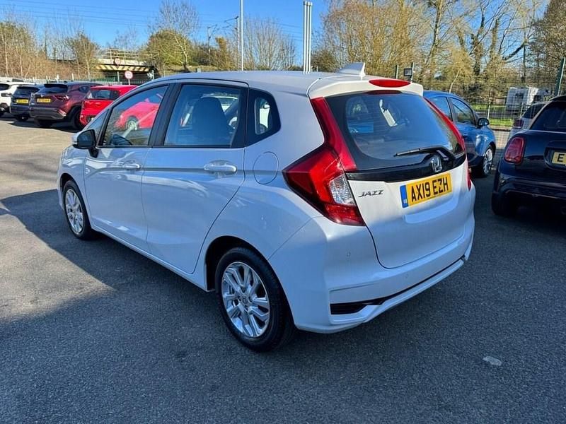 Used Honda Jazz SE 102 HP (75 kW) 2019 White Hatchback