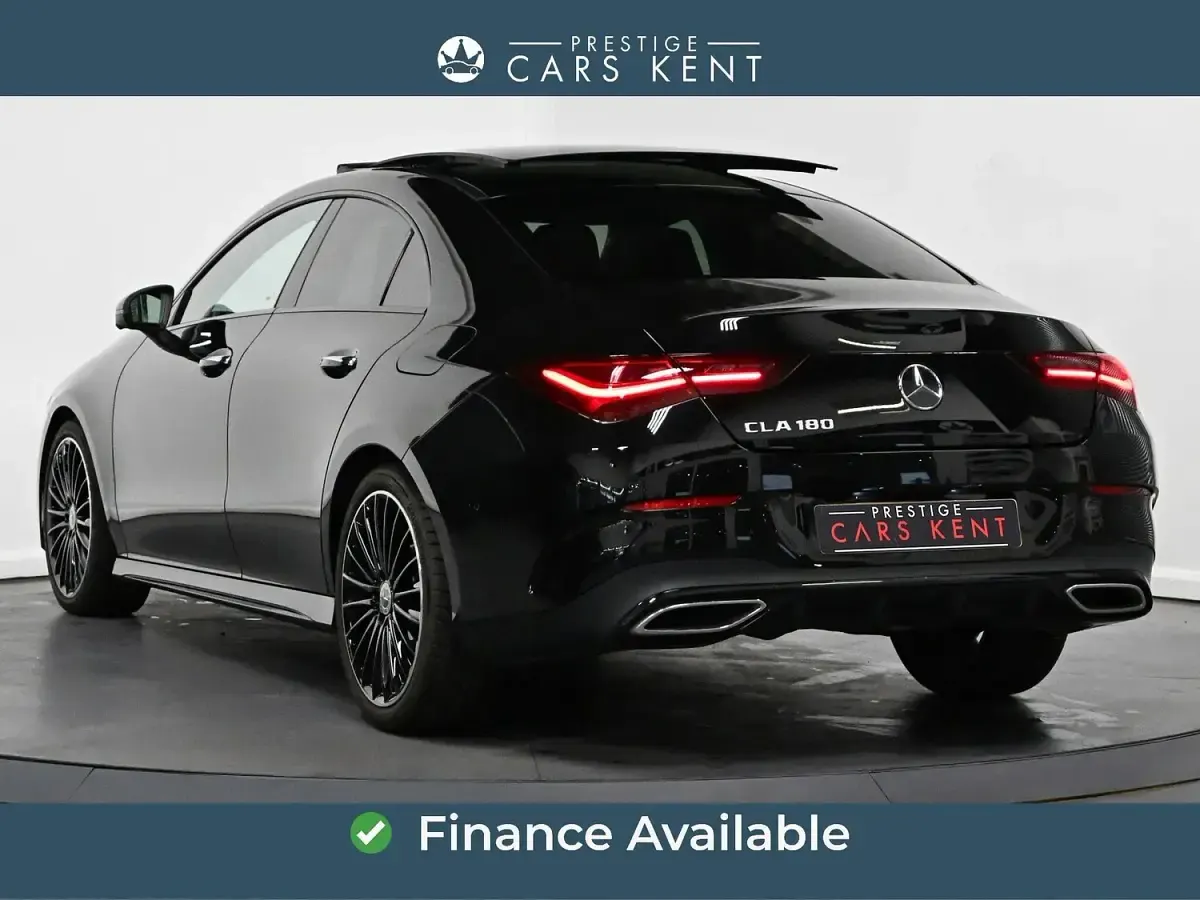 Begagnad Mercedes CLA180 AMG Line Premium Plus 2023 Svart Sedan