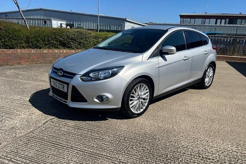 Used Ford Focus Zetec 125 HP (91 kW) 2013 Silver Hatchback