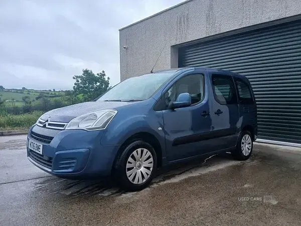 Used Citroën Berlingo Feel 100 HP (73 kW) 2016 Blue MPV