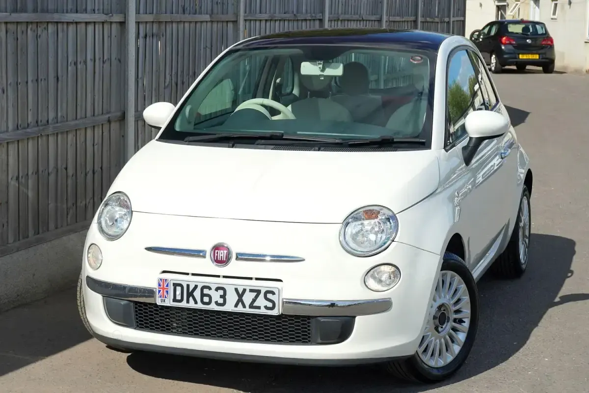 Used Fiat 500 Lounge 69 HP (50 kW) 2013 White Hatchback