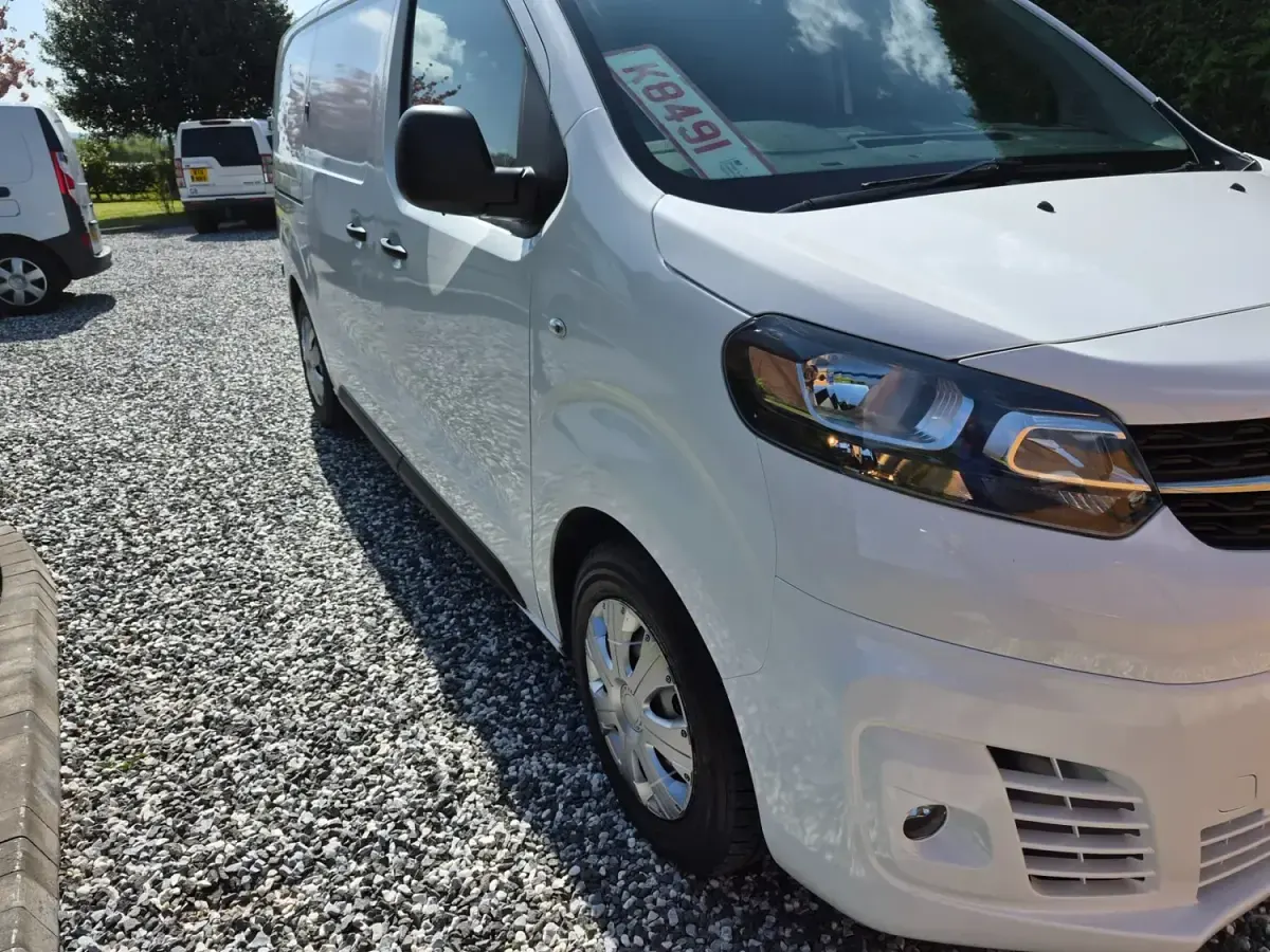 Gebraucht Vauxhall Vivaro 100 PS (73 kW) 2022 Weiß Van / Kleinbus