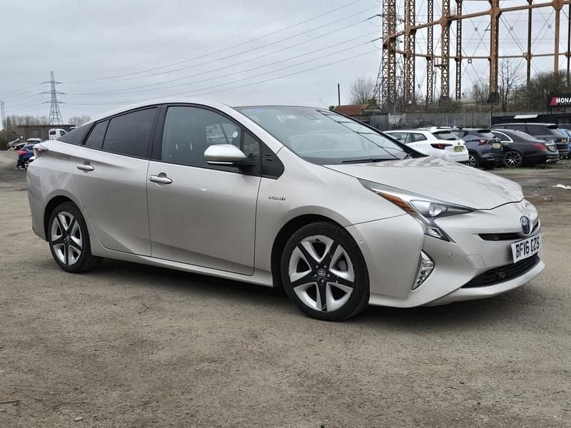 Used Toyota Prius Active 122 HP (89 kW) 2016 Silver