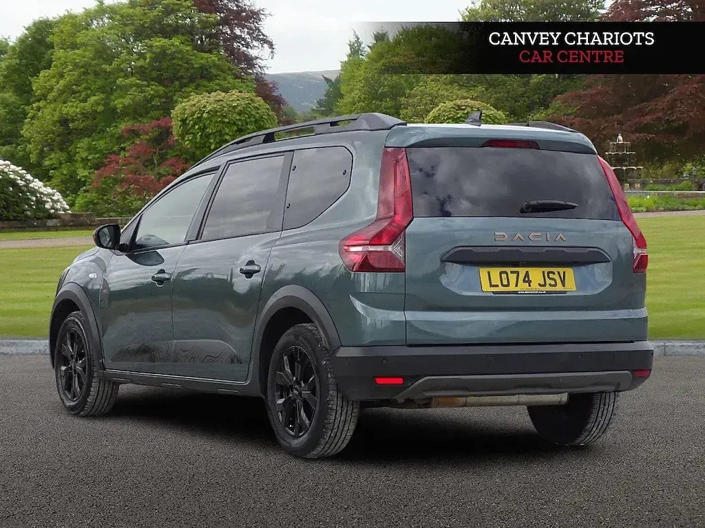 Used Dacia Jogger Extreme 141 HP (103 kW) 2024 Green MPV