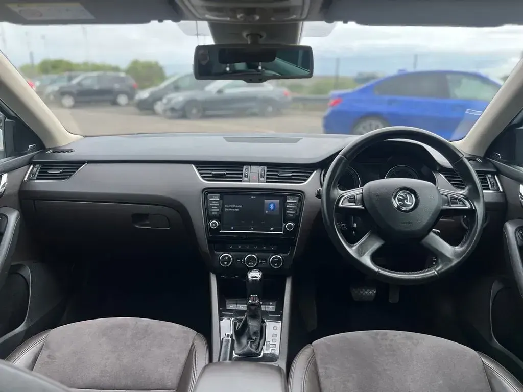 Used Skoda Octavia LAURIN & KLEMENT 150 HP (110 kW) 2015 White Estate