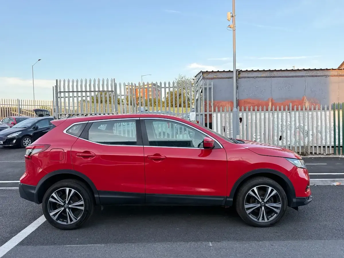 Used Nissan Qashqai Visia 2018 Red SUV
