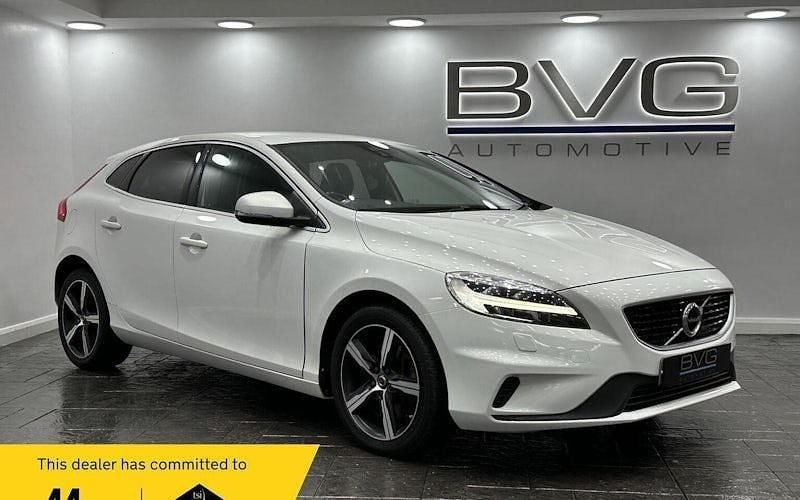 Used 2019 Volvo V40 R-Design Estate | £12,994 (Fair price) - Image 1/2