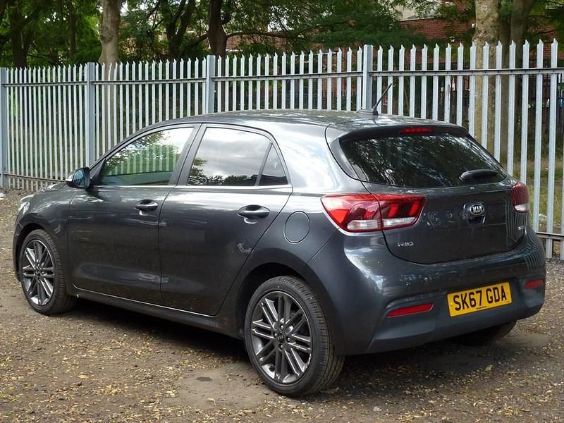 Usado Kia Rio First Edition 2017 Cinzento Citadino