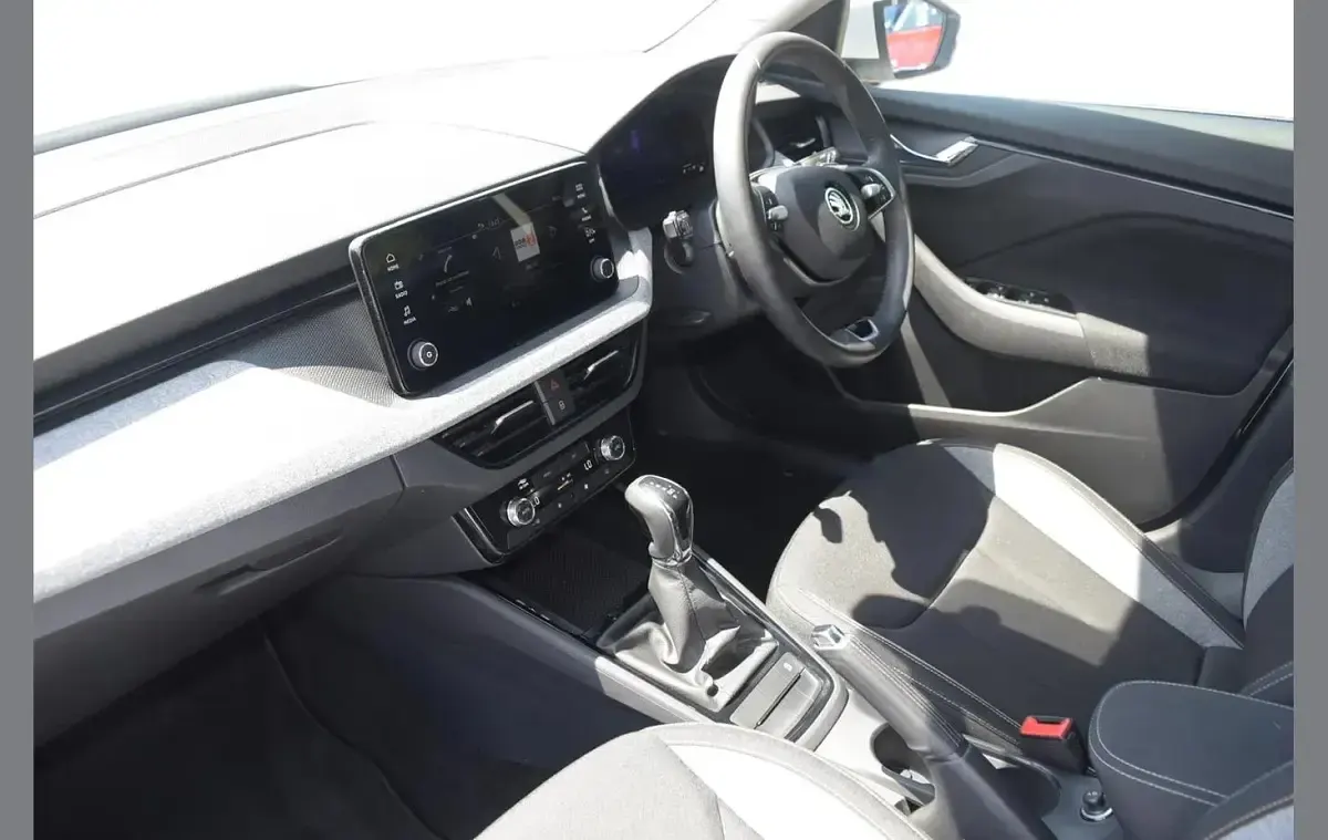 Used Skoda Kamiq SE 115 HP (84 kW) 2024 Moon white metallic SUV