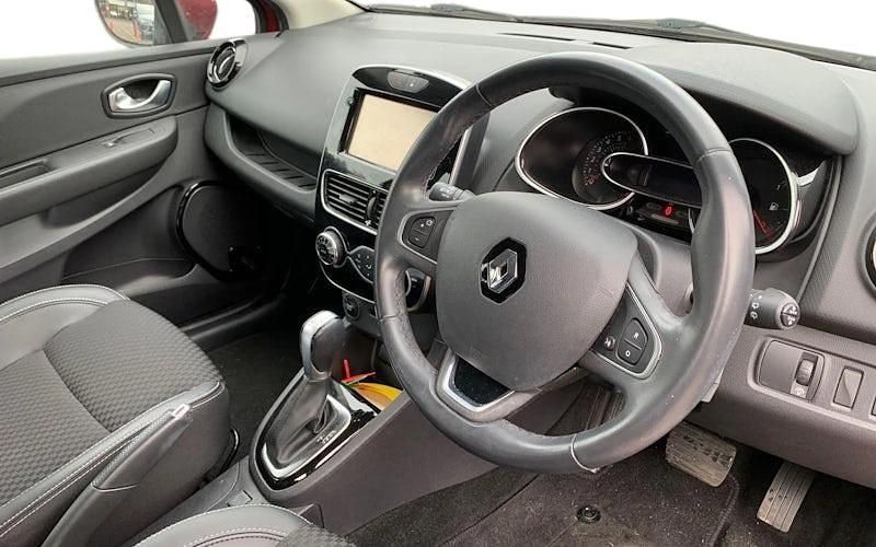 Used Renault Clio IV Dynamique 120 HP (88 kW) 2017 Red Hatchback